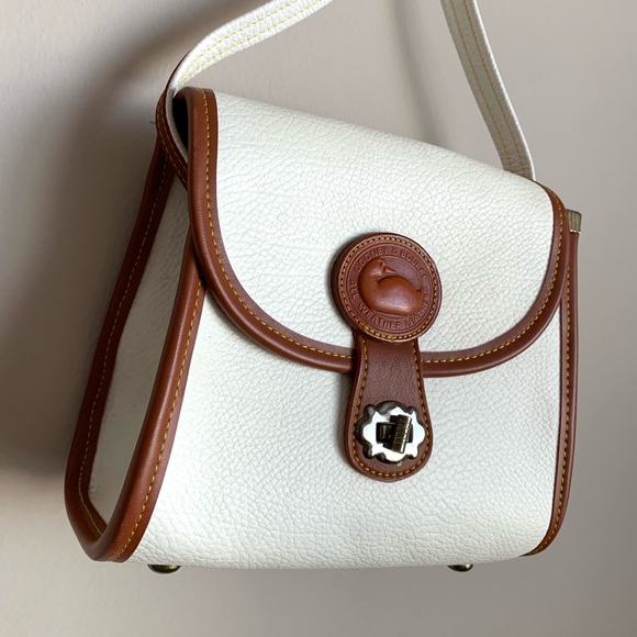 Dooney & Bourke Handbags - Vintage Dooney & Bourke Crossbody Purse